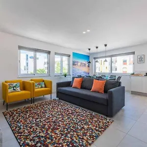 Town 2-bedroom Apartment